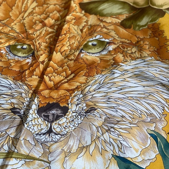 SALVATORE Ferragamo fix silk scarf with hand rolled edges - Picture 16 of 17